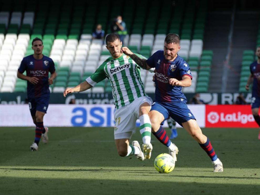 Imagen de Javi Galán durante el partido ante el Betis.