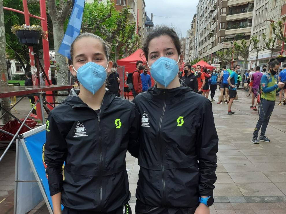 Las juveniles Inés González y Carrodilla Cabestre, en la meta de Miranda.