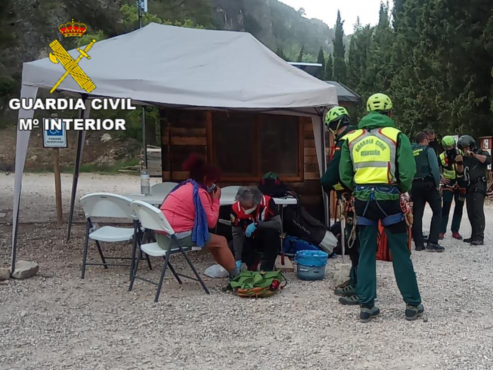 La Guardia Civil durante el rescate a la senderista.