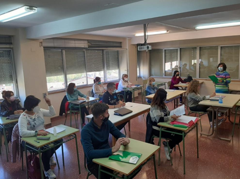 Alumnos que siguen la formación para obtener del Certificado de Mediación Comunitaria.