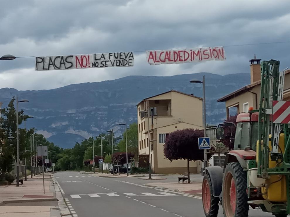 Pancartas en contra de los proyectos de parques solares en La Fueva.