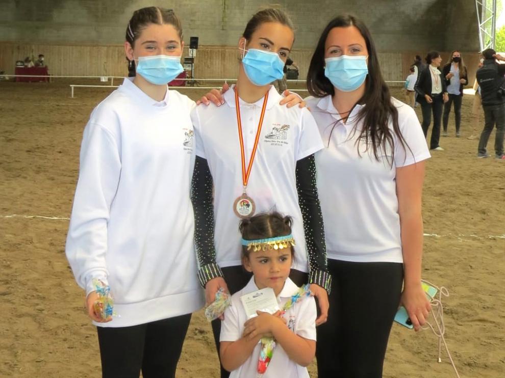 El equipo de volteo de Hípica Nuestra Señora de Salas en la competición madrileña.