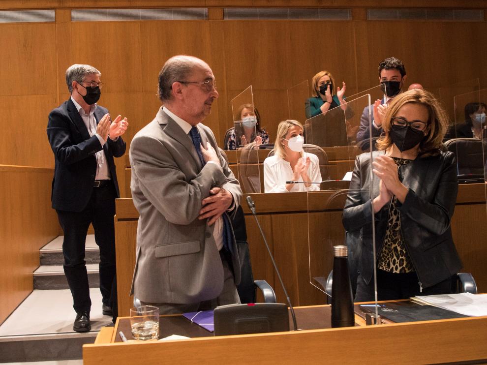Lambán ha agradecido al resto de diputados su apoyo ante su próxima intervención.