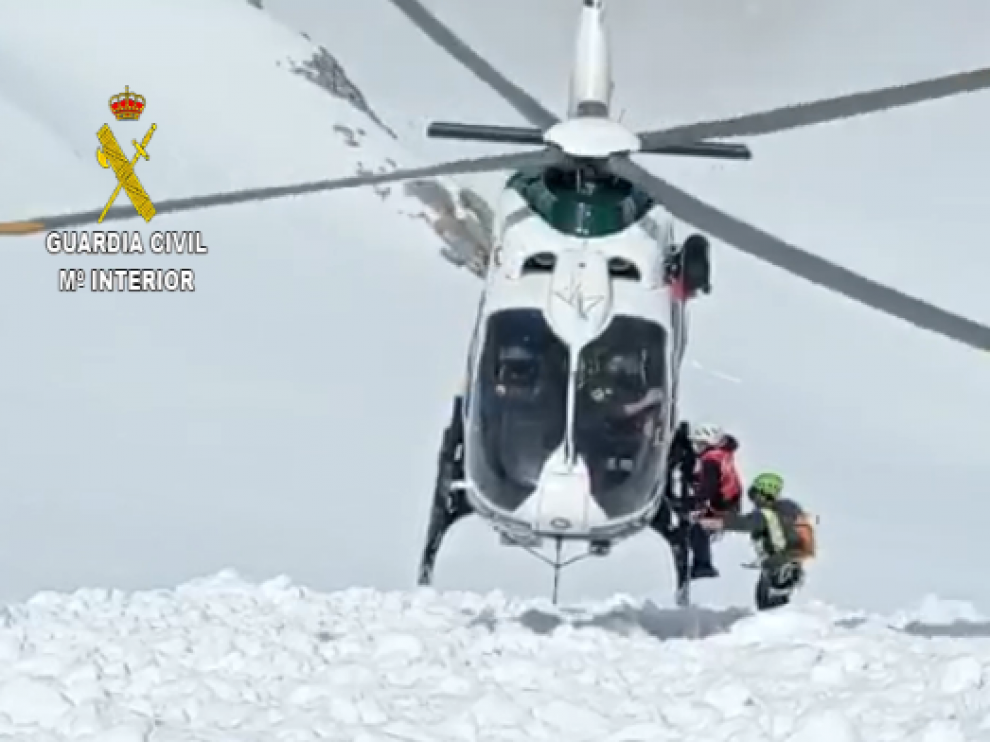 La aeronave realizó una complicada maniobra de rescate