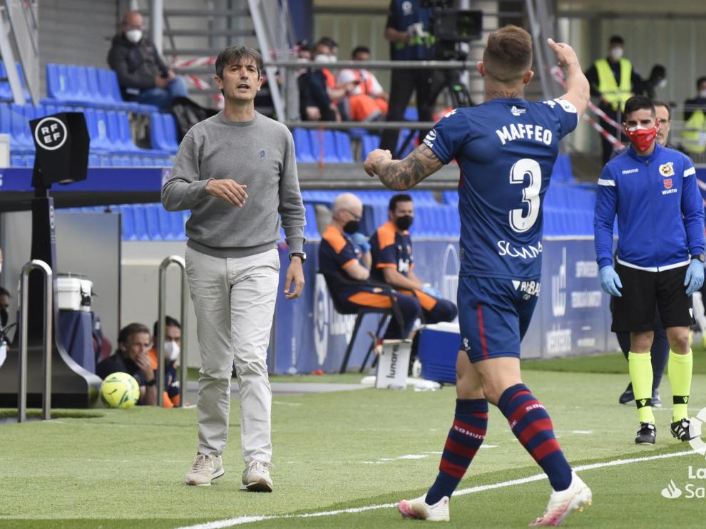 Pacheta da instrucciones durante el partido ante el Valencia