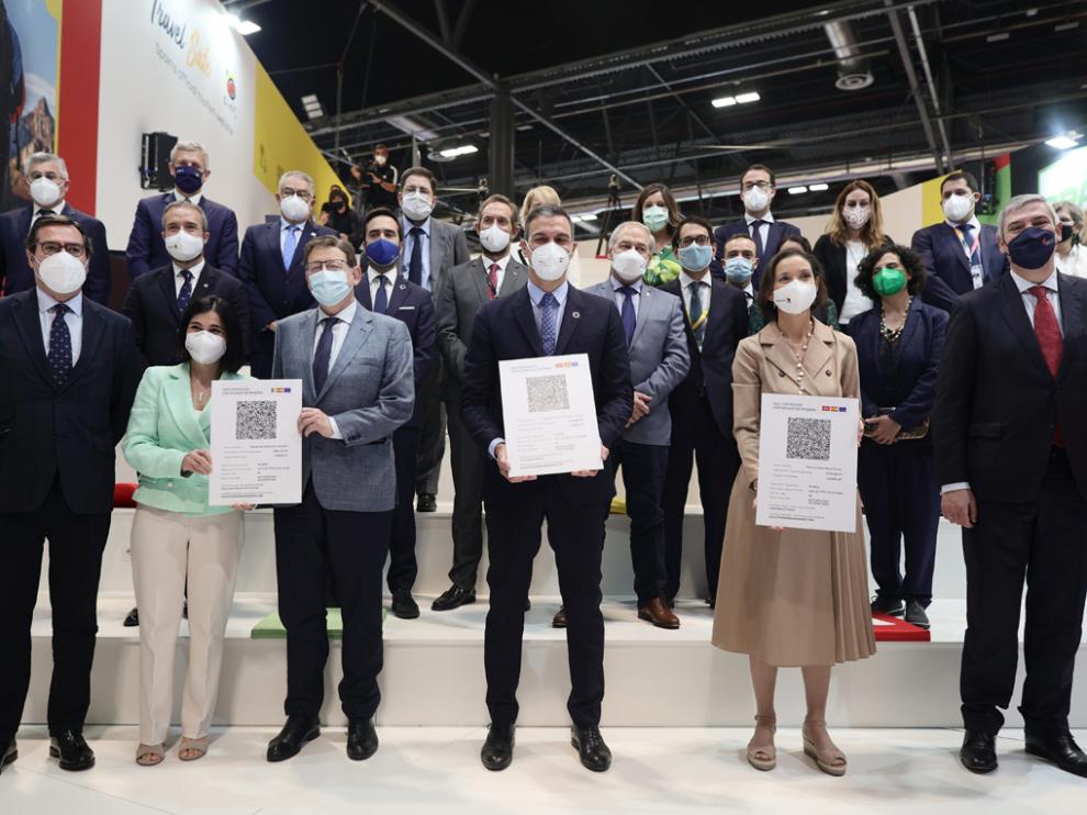 Sánchez con Darias y Maroto, entre otros, en la presentación del Certificado Verde Digital en Fitur.