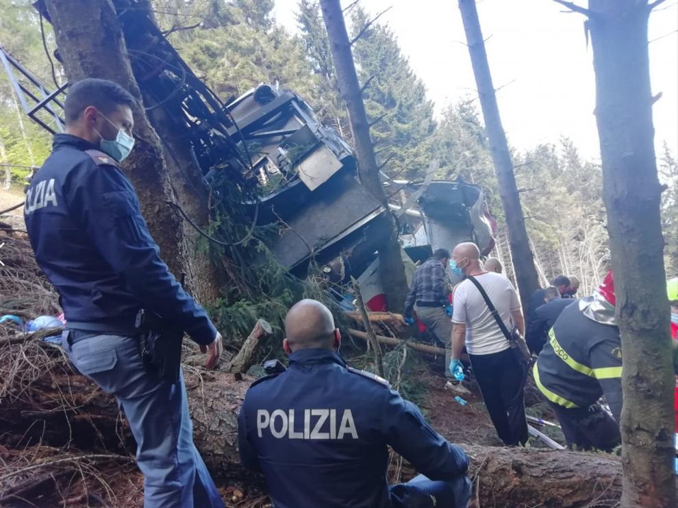 Equipos de rescate en el lugar del accidente