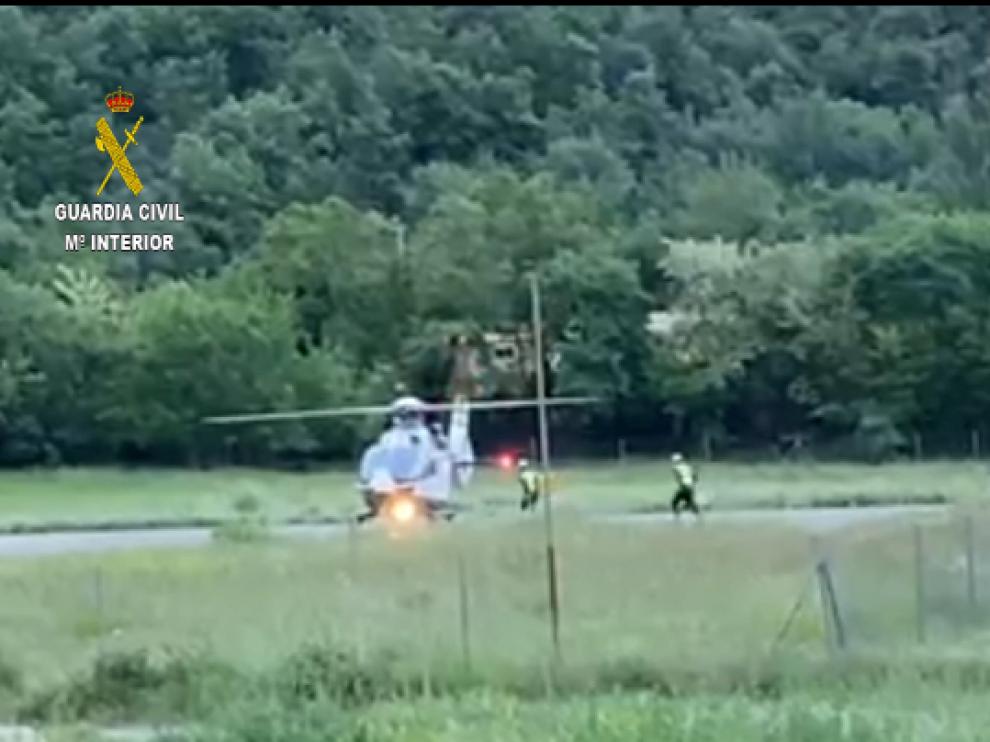 Momento de la salida del helicóptero de rescate