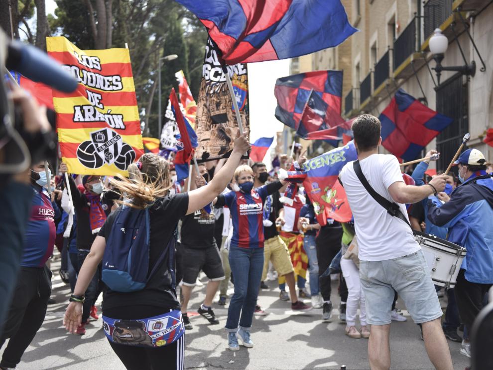 La afición del Huesca disfrutó de un día de partido grande.