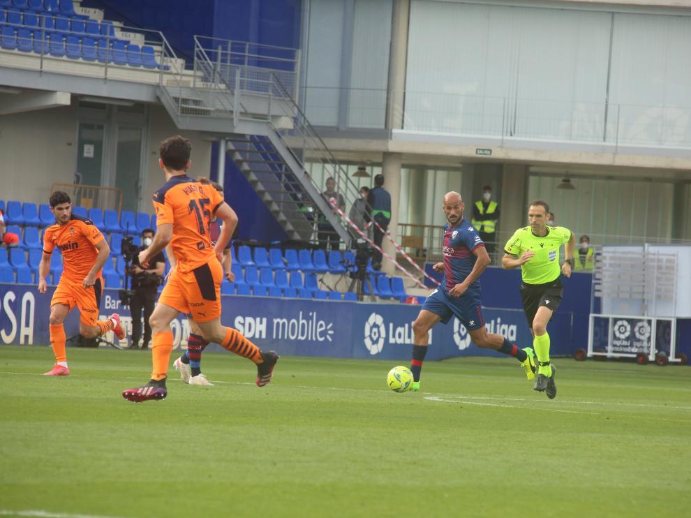 Mikel Rico fue titular en el último partido de la temporada.