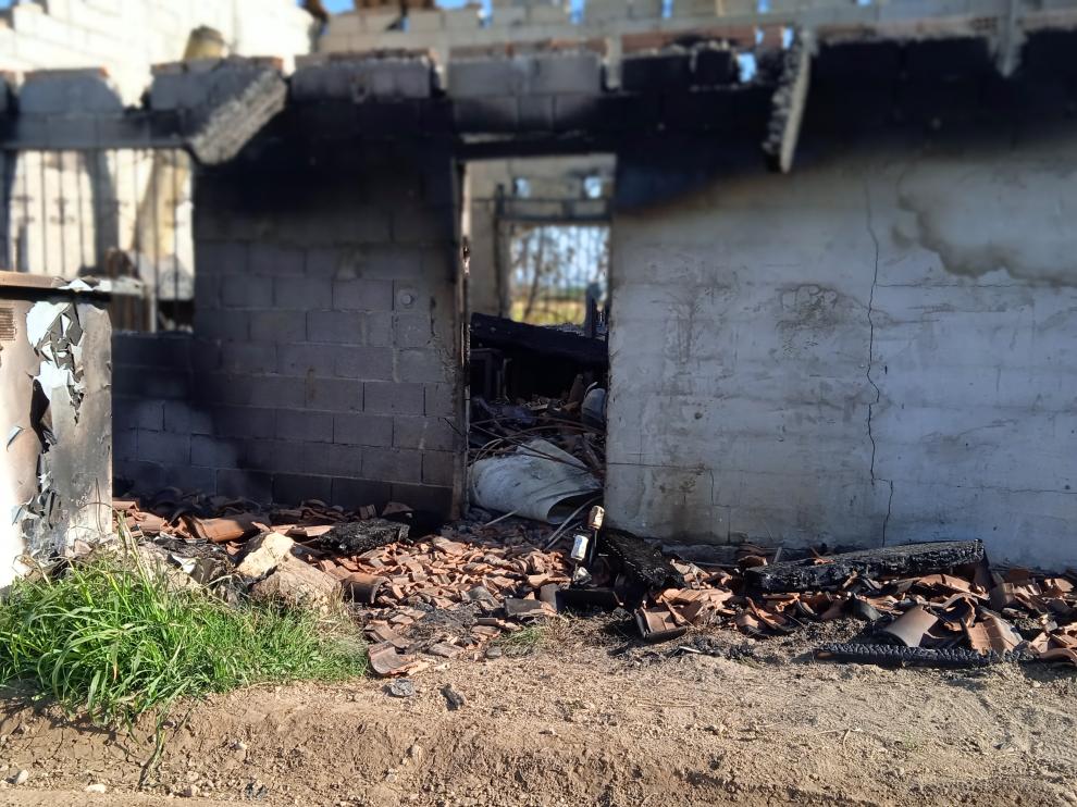 Imagen de la caseta quemada en Sariñena