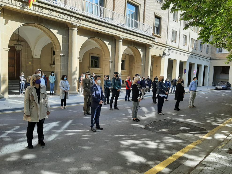 Minuto de silencio frente a la Subdelegación del Gobierno en Huesca