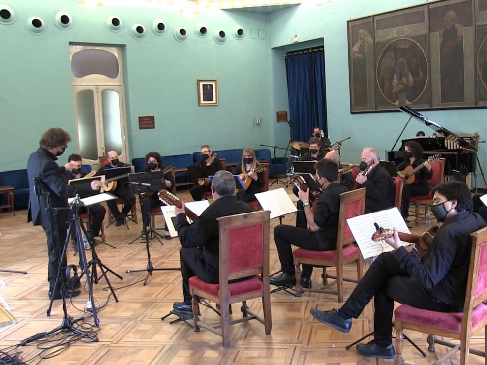 Imagen del concierto que Atenea grabó en fechas pasadas en el Salón Azul del Casino Oscense.