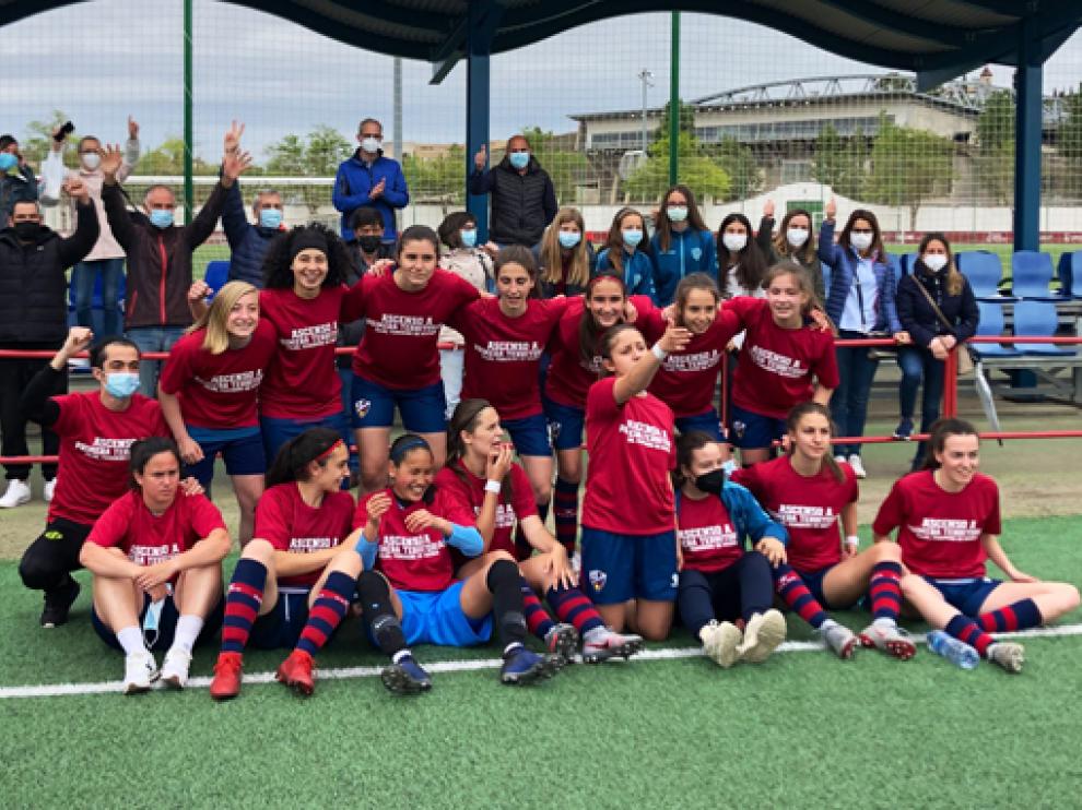 El Huesca festejó su ascenso a Primera con una goleada en casa ante El Gancho.