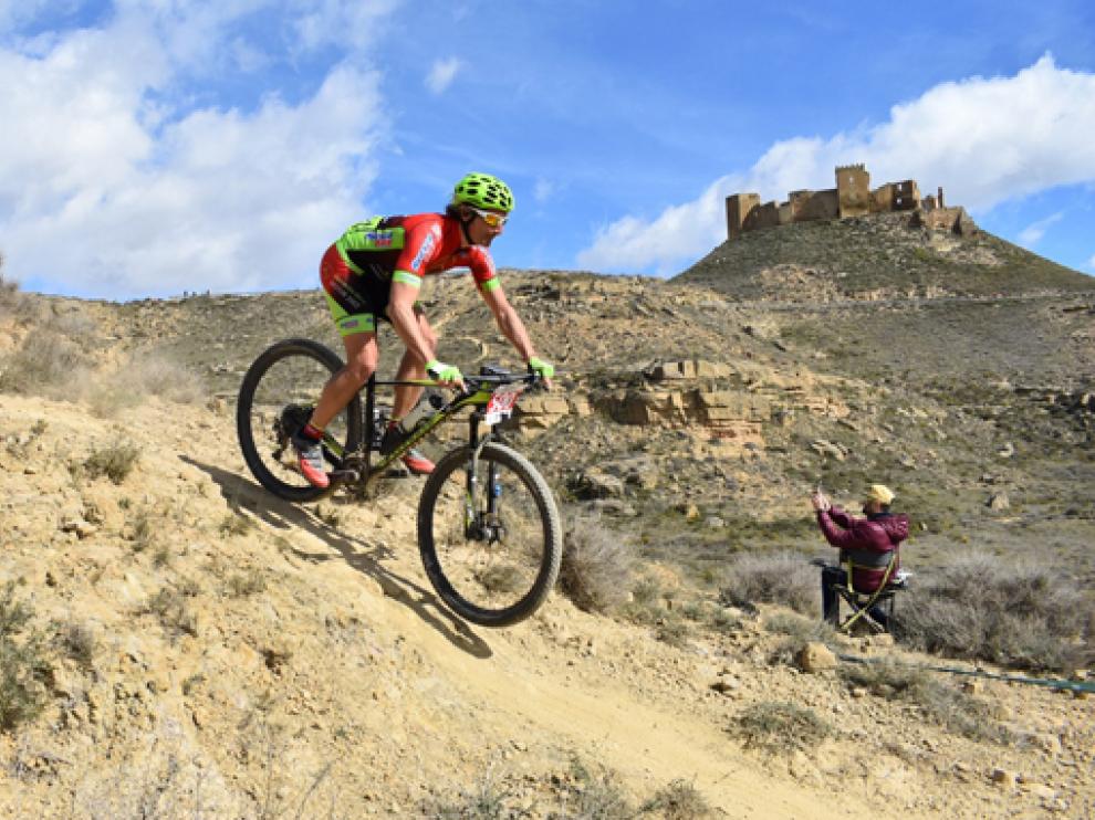 Jorge Bajá, con la bicicleta que le fue sustraída el pasado fin de semana.