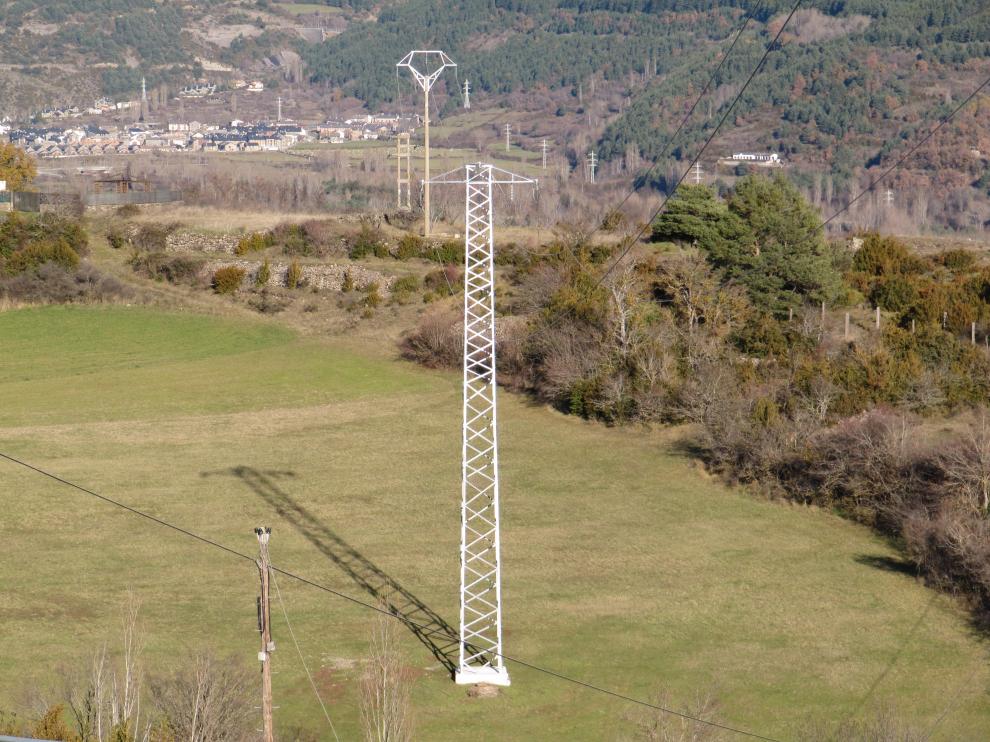 Un informe de la AIE recomienda aumentar las capacidades de intercambio eléctrico con Francia.