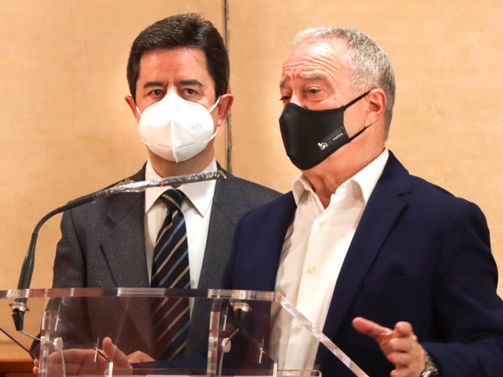 Luis Felipe, alcalde de Huesca y Miguel Gracia, presidente de la DPH