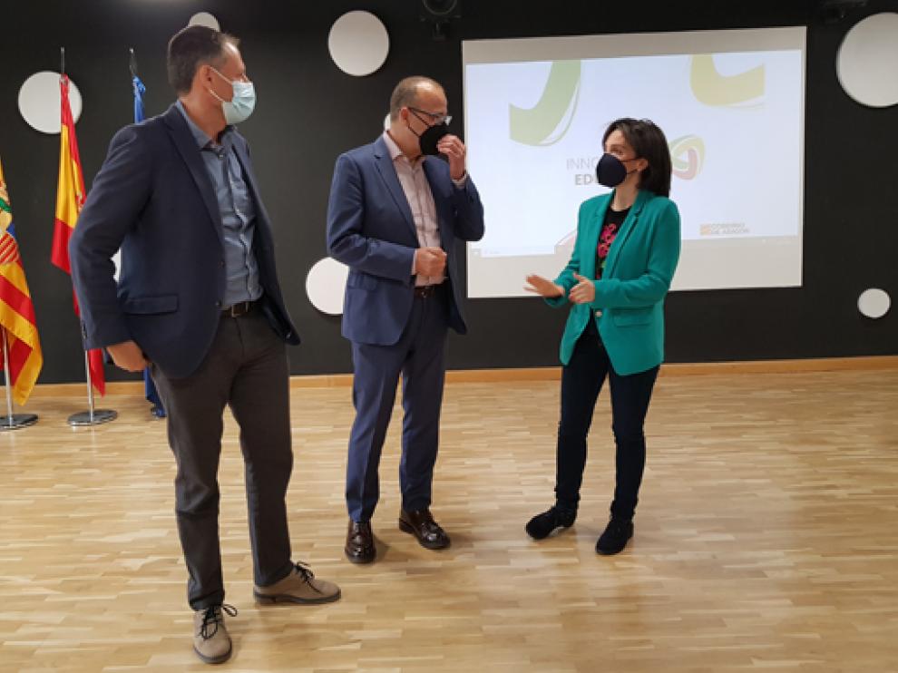De izquierda a derecha, Toni Martínez, Felipe Faci e Isabel Guerrero.