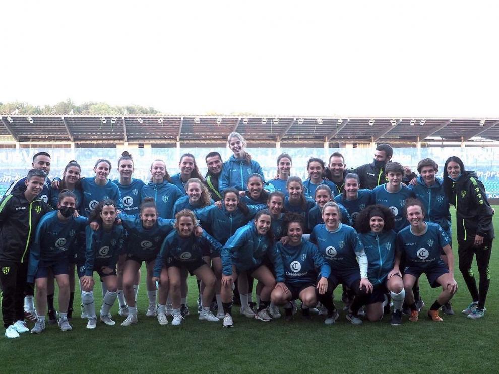 El equipo femenino del Huesca, el pasado miércoles en El Alcoraz.
