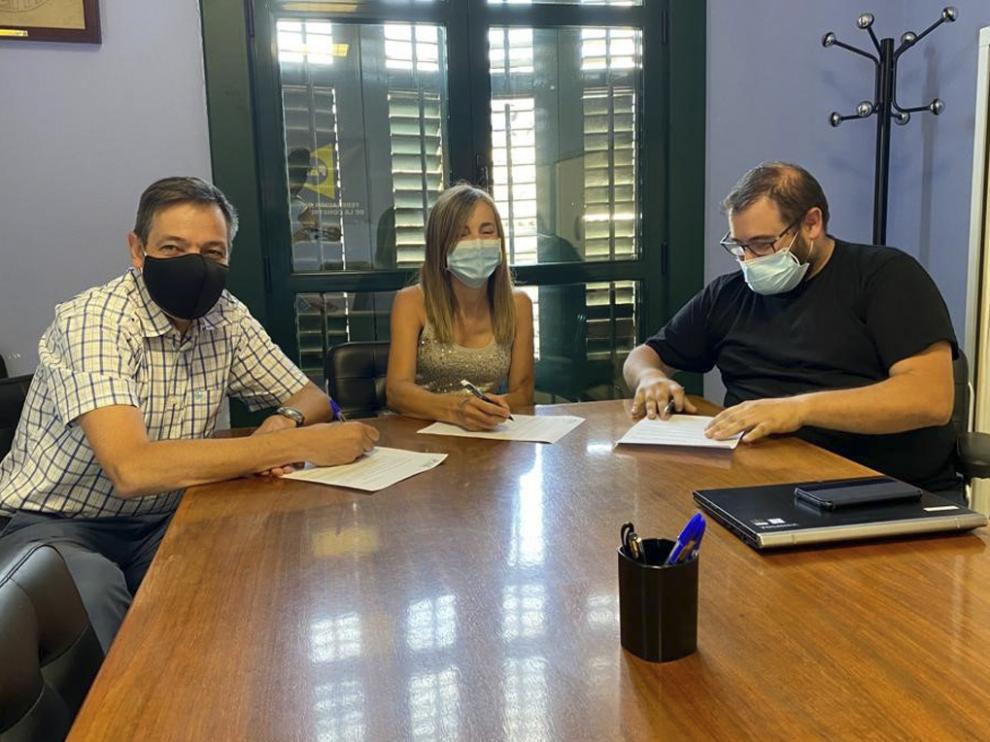 Rogelio López Marqués (secretario general de la Federación del Metal), Manuela Pastor (Construcción) y César Ordás.
