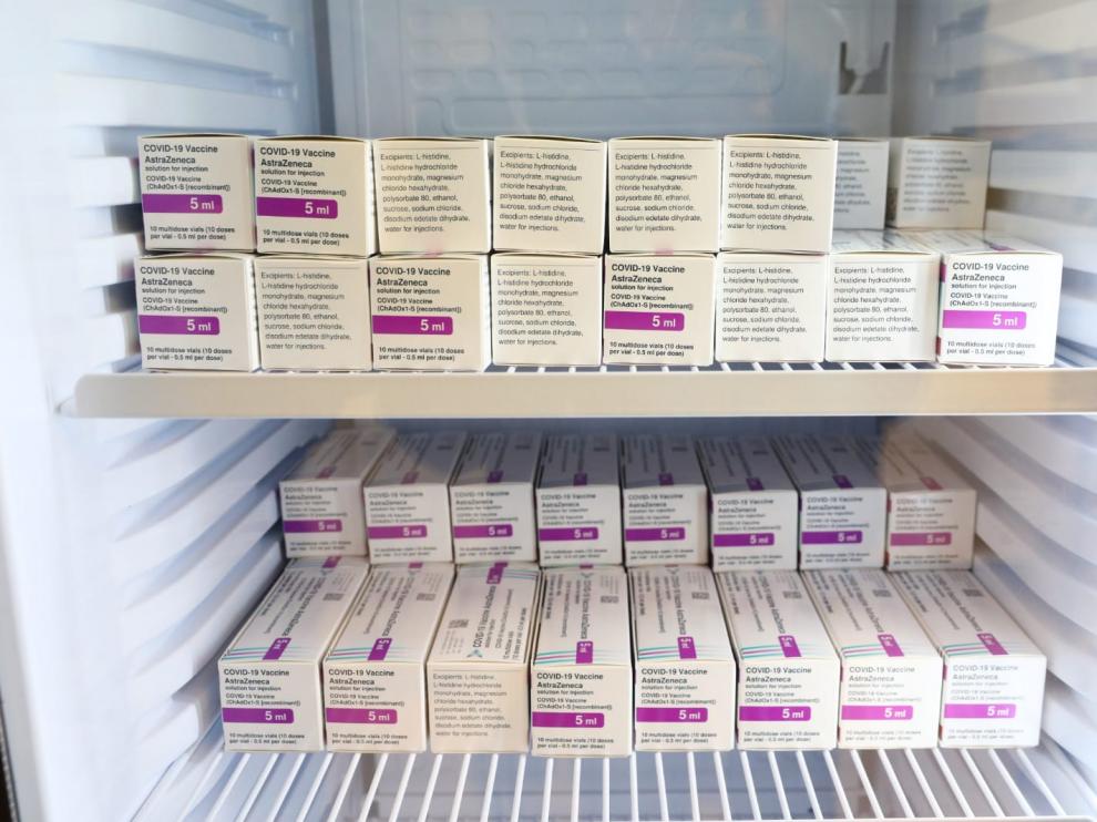 Dosis de AstraZeneca preparadas para su inocoluación.