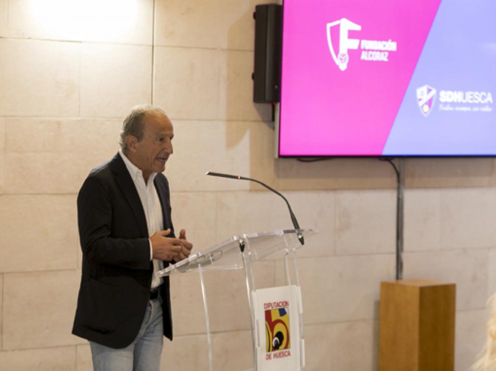 Petón fue uno de los encargados de presentar el proyecto de la Escuela.
