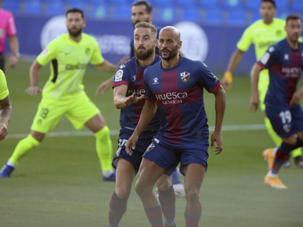 Jorge Pulido y Mikel Rico continuarán capitaneando al Huesca.