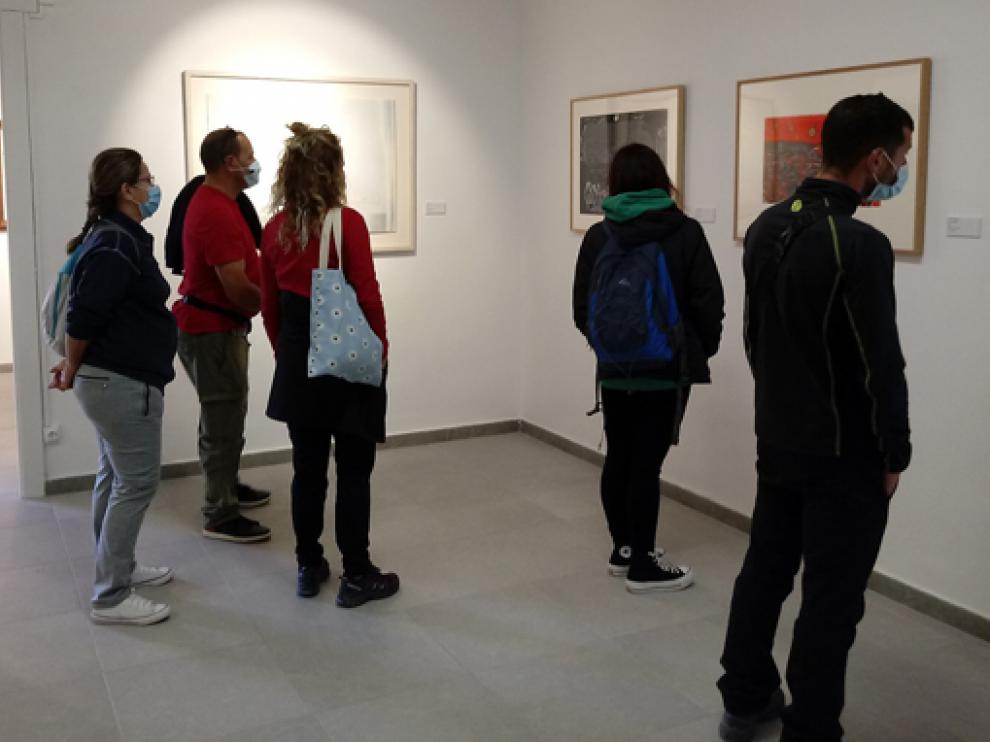 Público en el Centro de Arte Contemporáneo de Aínsa
