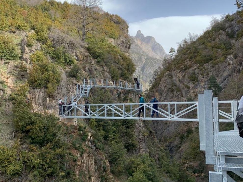 Las pasarelas de Panticosa sobre el río Caldarés han tenido una buena acogida.