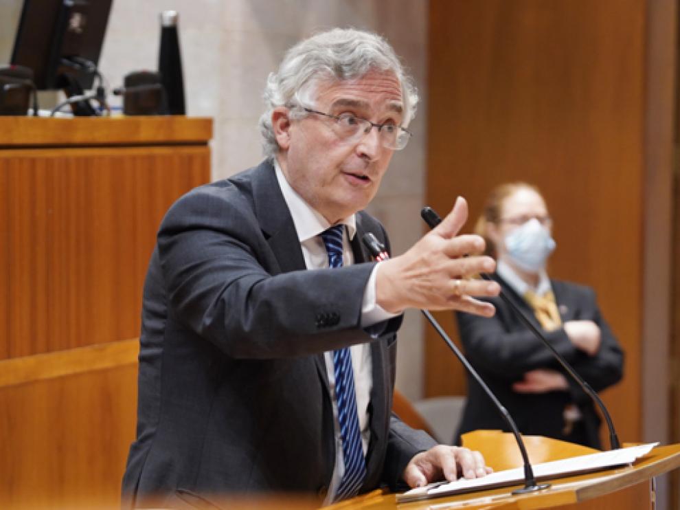 Joaquín Olona, ayer en el pleno de las Cortes de Aragón.