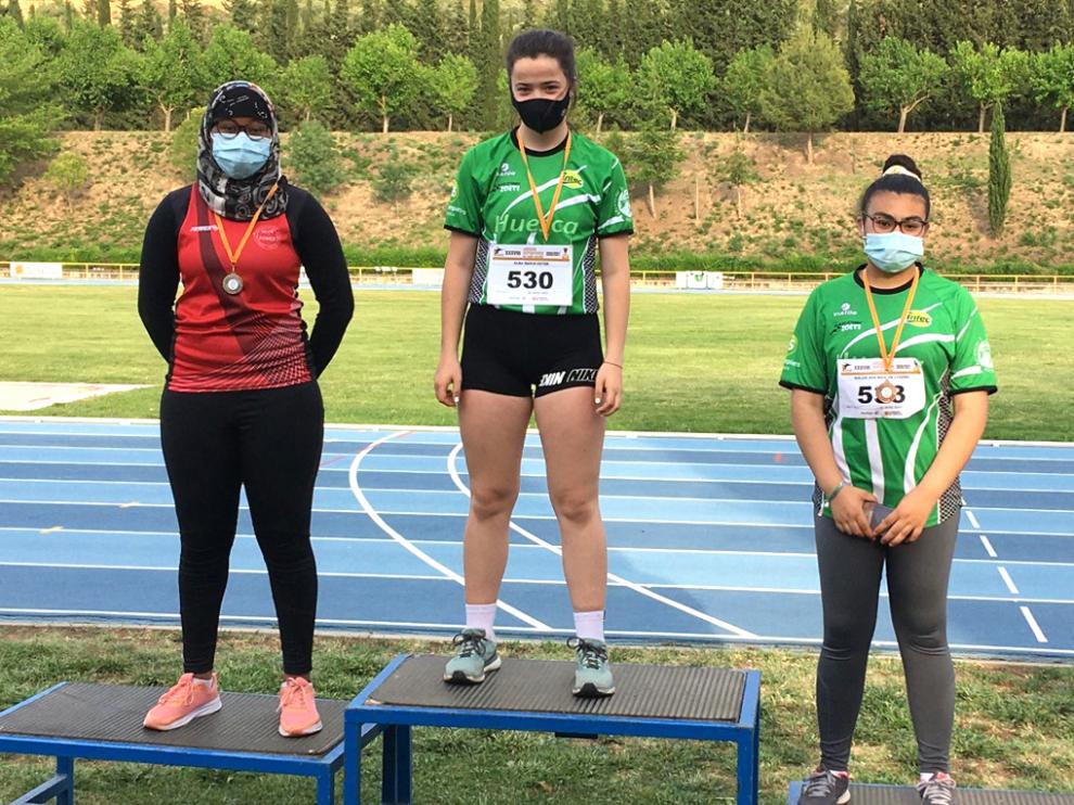 Alba Marín, en lo alto del podio, hizo mínima para el Nacional