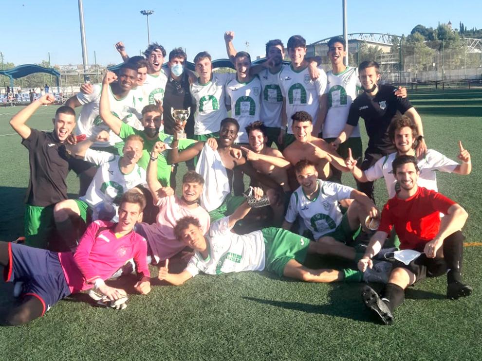 El Juventud celebró la victoria y el ascenso a Primera Regional tras concluir la liga
