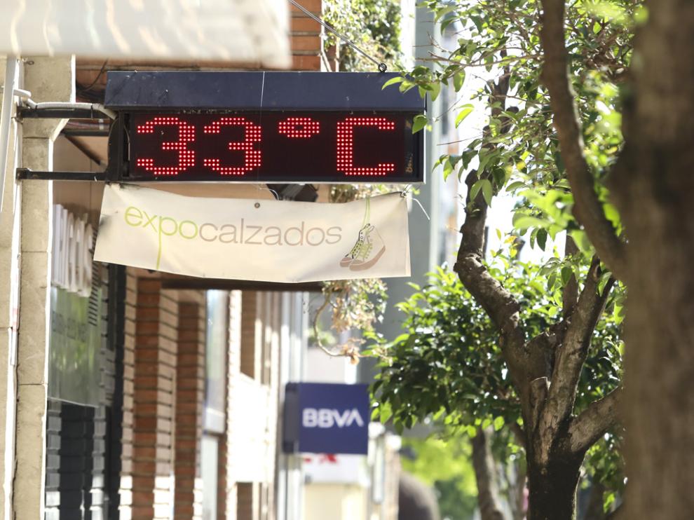 Este termómetro de la ciudad registró ayer 33 grados, y para esta semana se esperan máximas de 32.