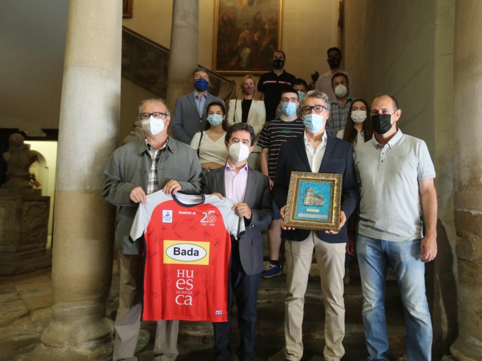 Recepción en el Ayuntamiento, con intercambio de obsequios.