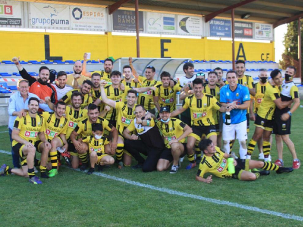 Jugadores y cuerpo técnico celebraron el ascenso en el José Luis Torner.