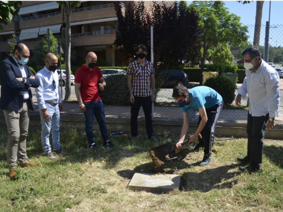 Momento del enterramiento de la cápsula