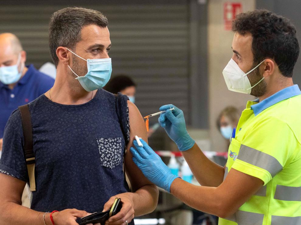 Vacunación masiva este viernes en el estadio de la Nueva Condomina, en Murcia.