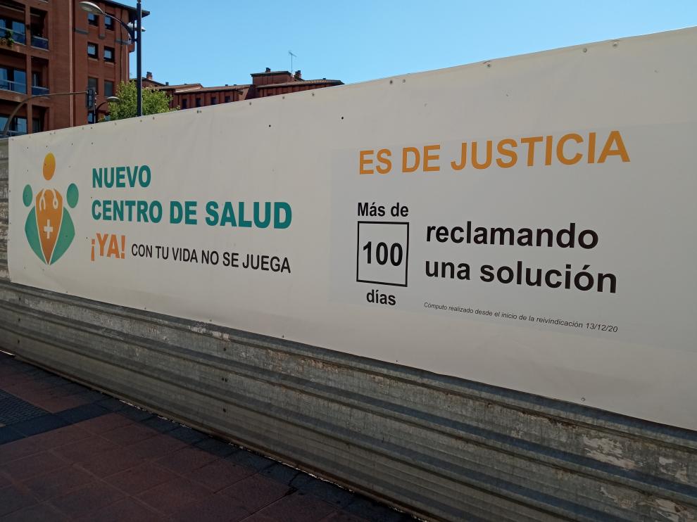 Pancarta que reclama el nuevo centro de salud.