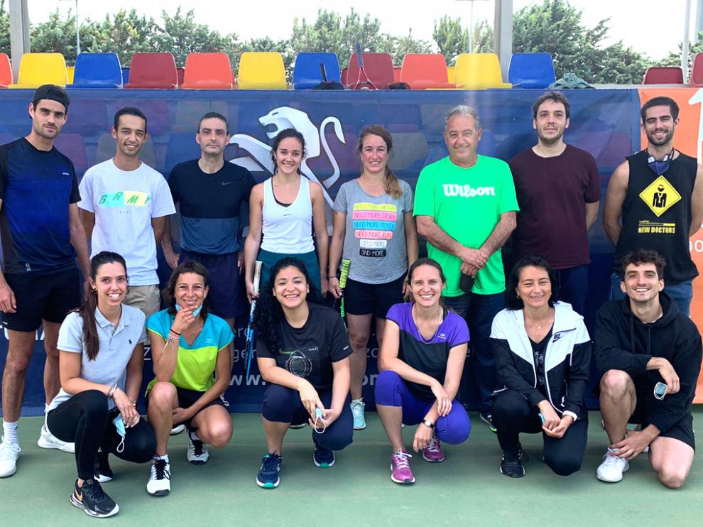 Foto de los ganadores y finalistas en el Torneo del Patronato Municipal de Deportes de Huesca.