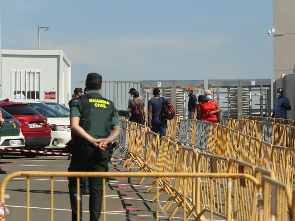 Trabajadores de Litera Meat durante la primera jornada de vacunación
