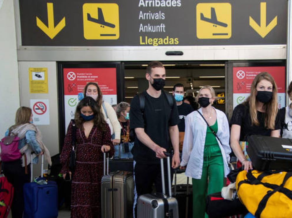 Llegada de turista a un aeropuerto español