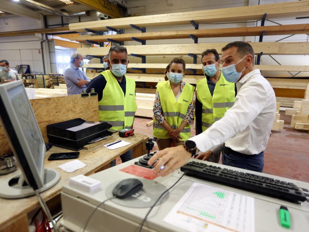 Visita de la consejera Maru Díaz este miércoles a la empresa Jesfer en Almudévar.