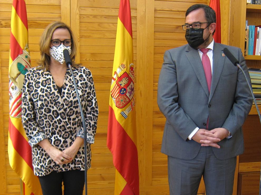 La consejera de Presidencia del Gobierno de Aragón, Mayte Perez, y el consejero de Presidencia de la Comunidad Foral de Navarra, Javier Remírez