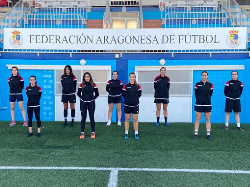 Las nueve árbitras que han aprobado el cursillo, entre ellas cinco altoaragonesas.