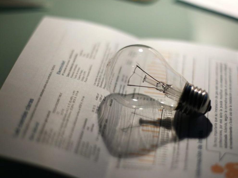 La subida del grupo de la luz en un 13,1 % lleva al IPC a su punto más alto en más de un año.