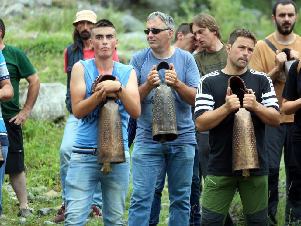 Manifestación en Plan contra el oso y el lobo