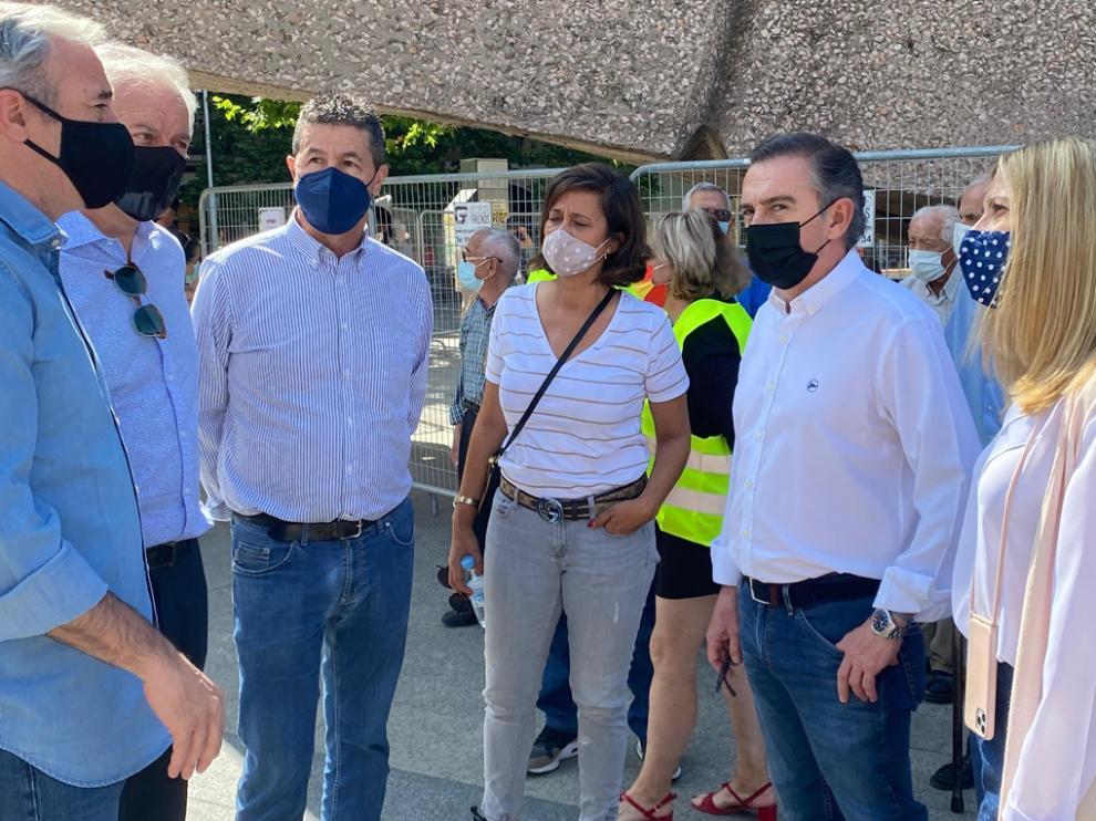 Beamonte estuvo acompañado entre otros por el alcalde de Zaragoza, Jorge Azcón, y el diputado autonómico por Huesca Antonio Romero