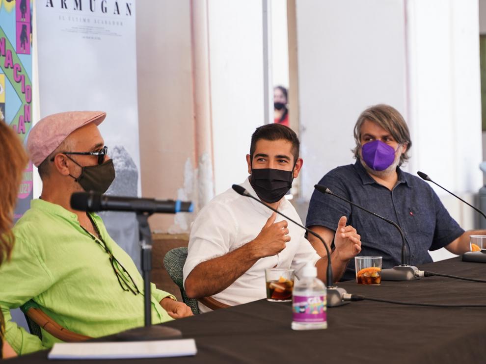 Jo Sol, Daniel Vergara y Juanjo Javierre, durante el vermú este lunes.