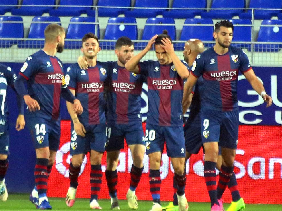Jugadores de la SD Huesca en partido contre el Athletic de Bilbao