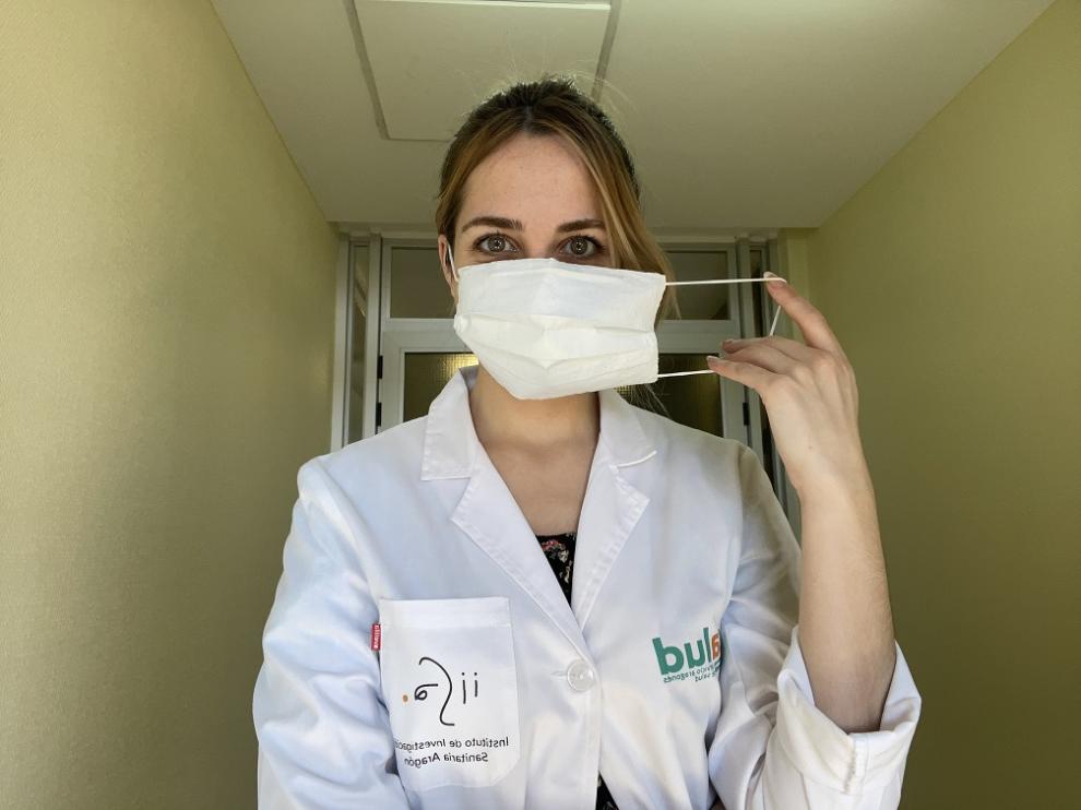 Científicos aragoneses desarrollan mascarillas quirúrgicas a partir de botellas de plástico.